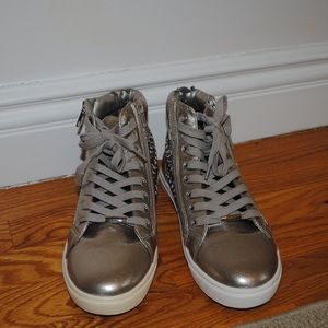 Steve Madden Eiris Metallic Sneaker Size 8.5